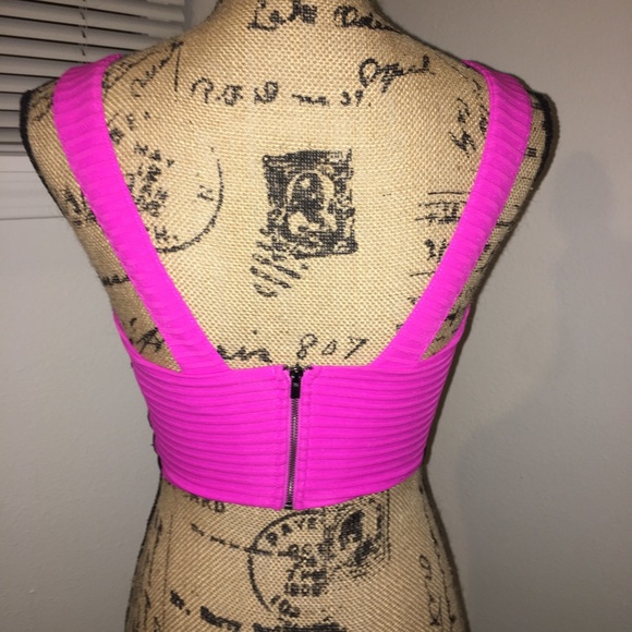Sassy pink crop top - Picture 3 of 3